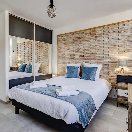 Espaces 55, Maison De Au Centre De *