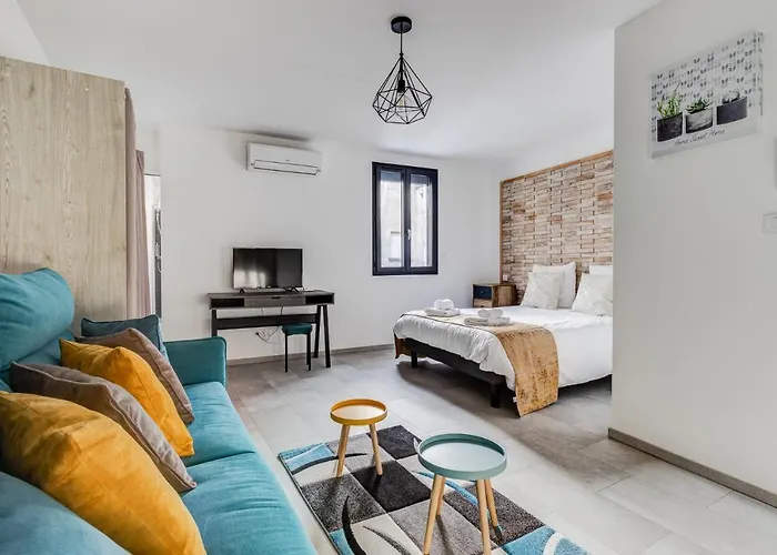 Espaces 55, Maison De Au Centre De * 拉沃尔